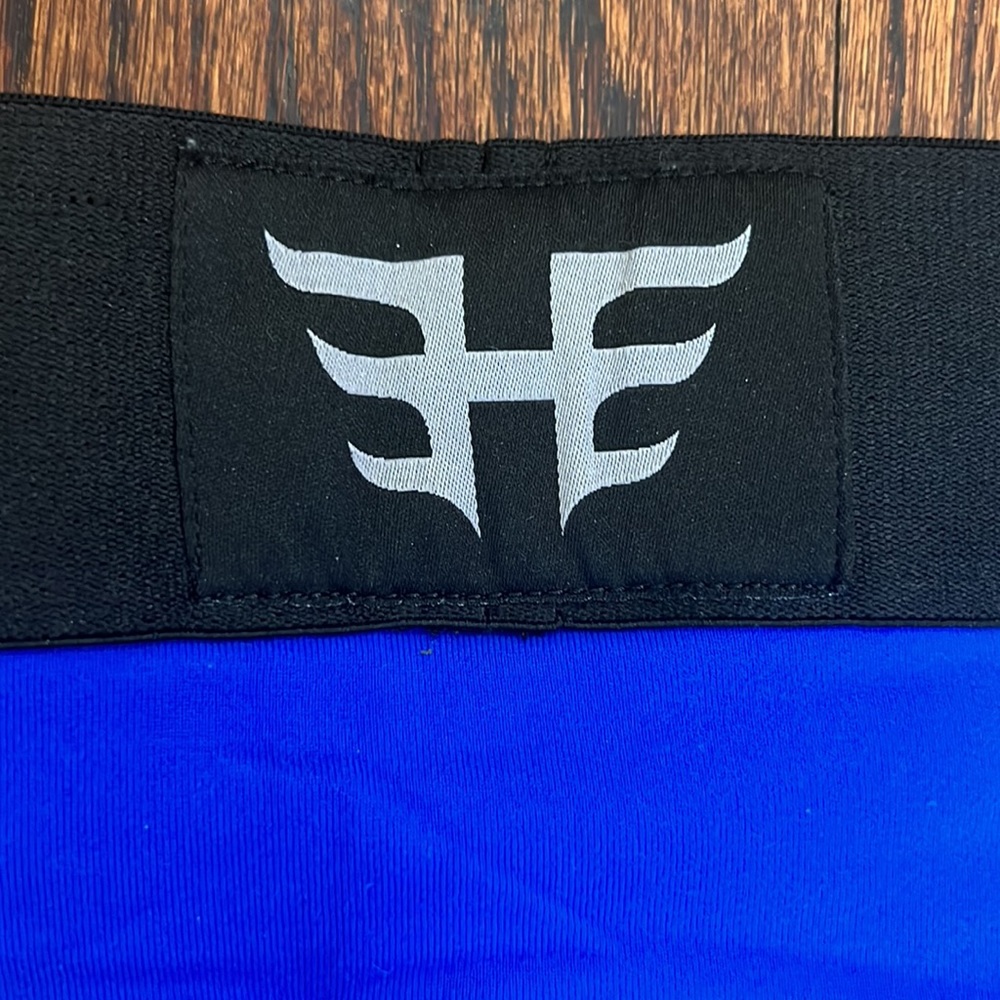 Heroine Sport Crop Tight! 💙 - Picture 7 of 8